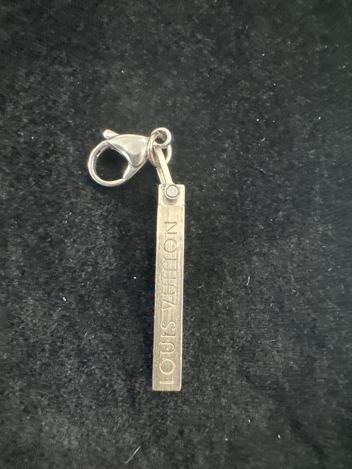 LV Column Zipper Pull