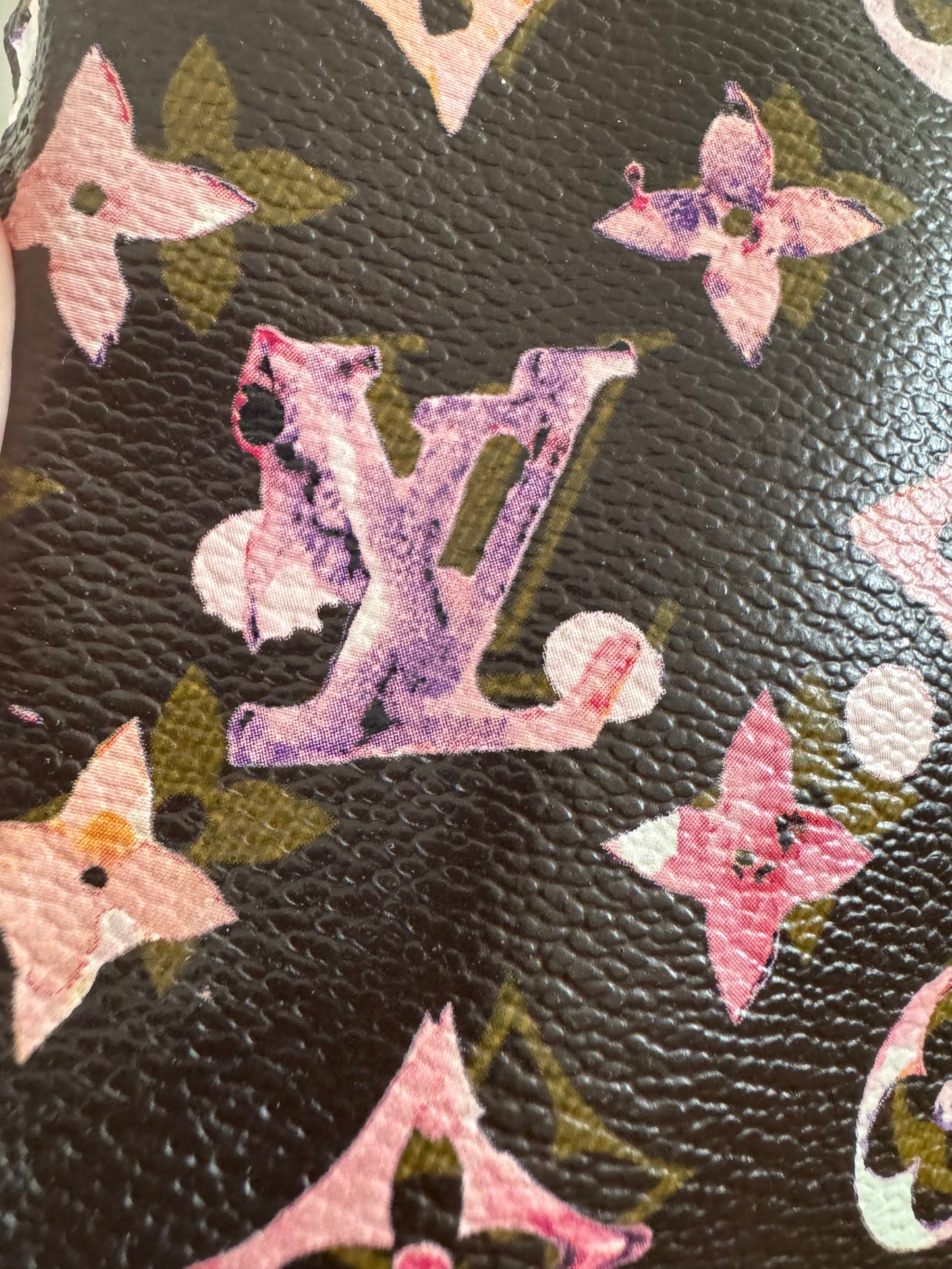 Brown LV Aquarelle Logo #1