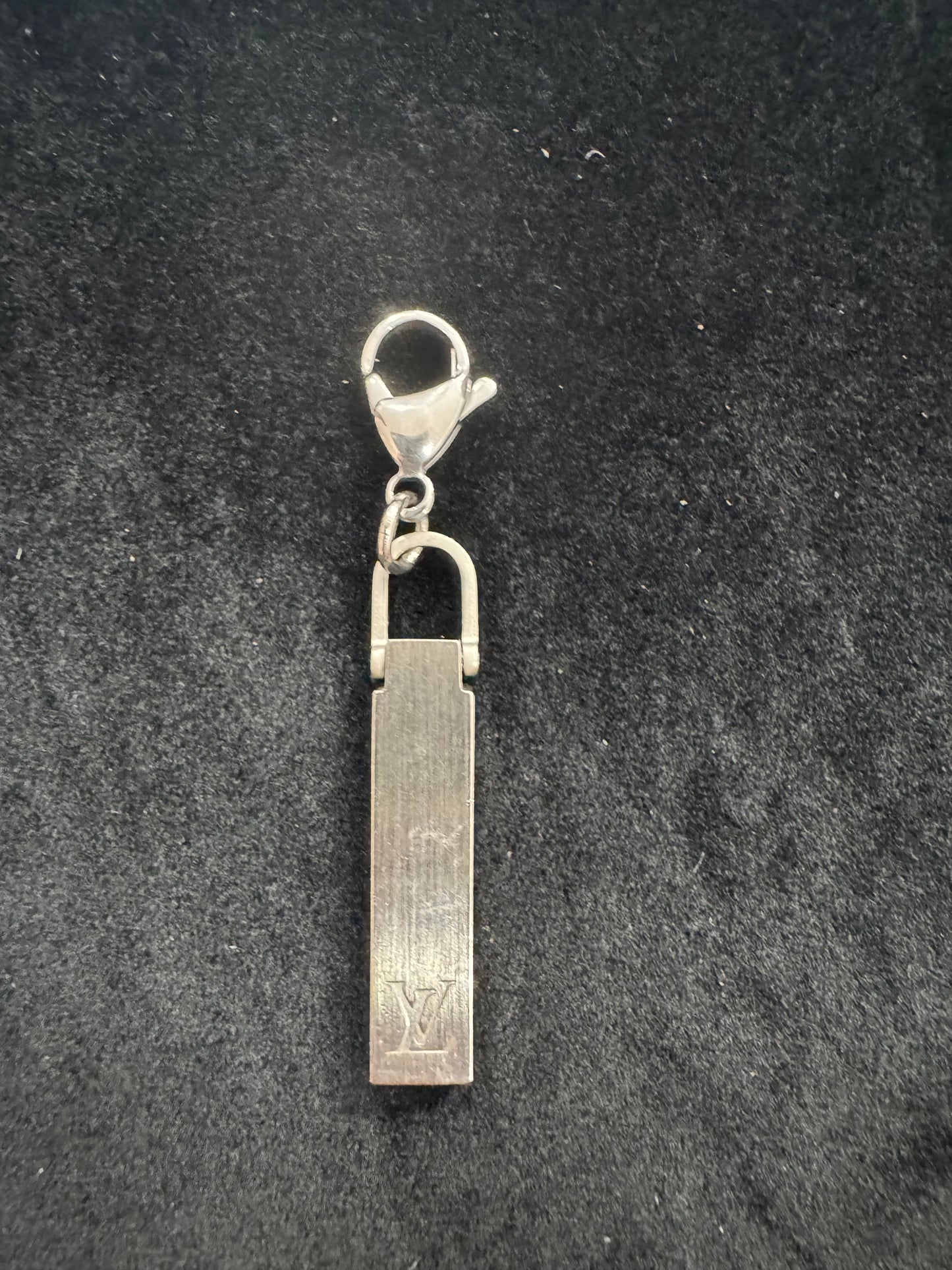 LV Column Zipper Pull