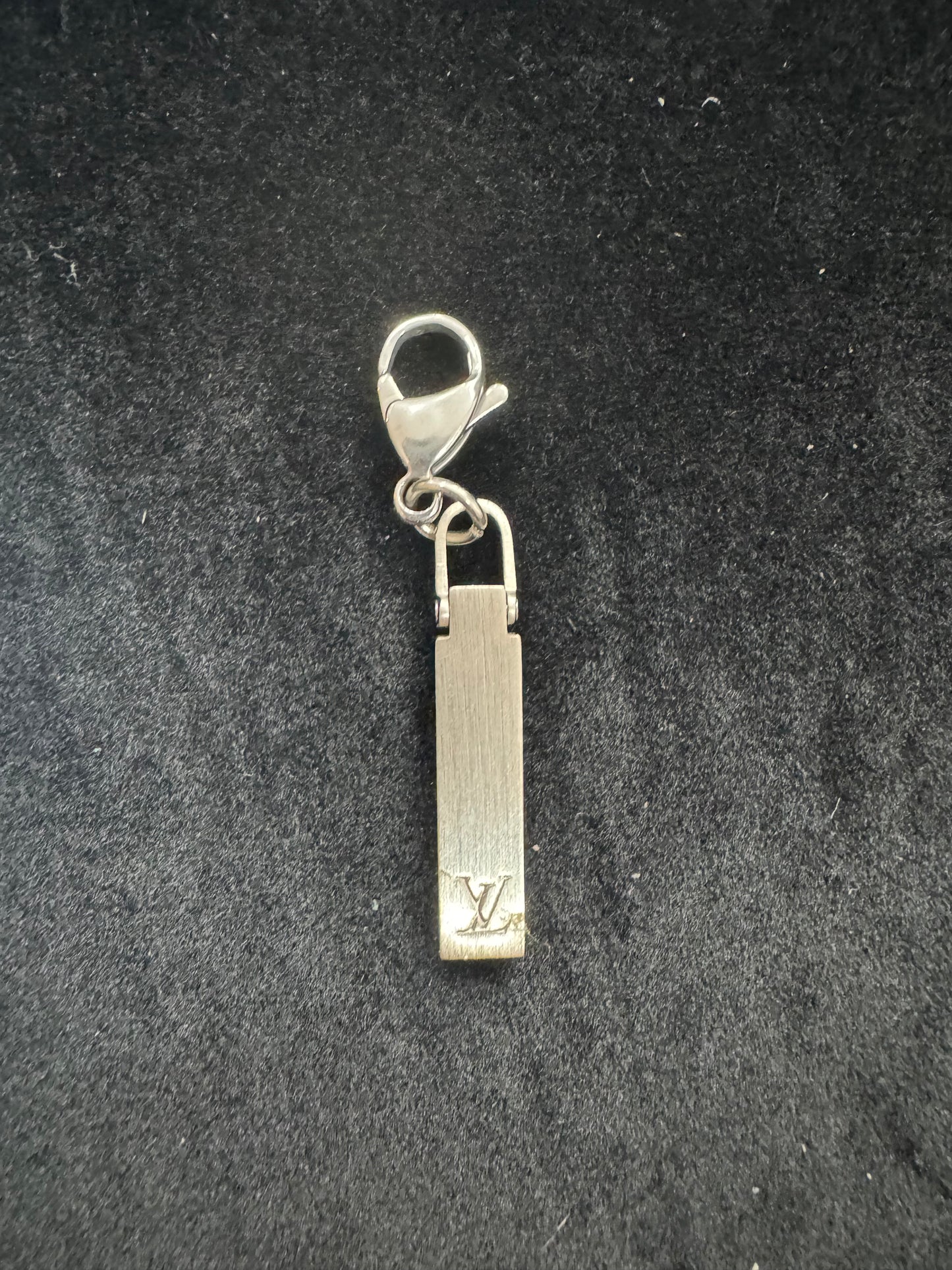 LV Column Zipper Pull