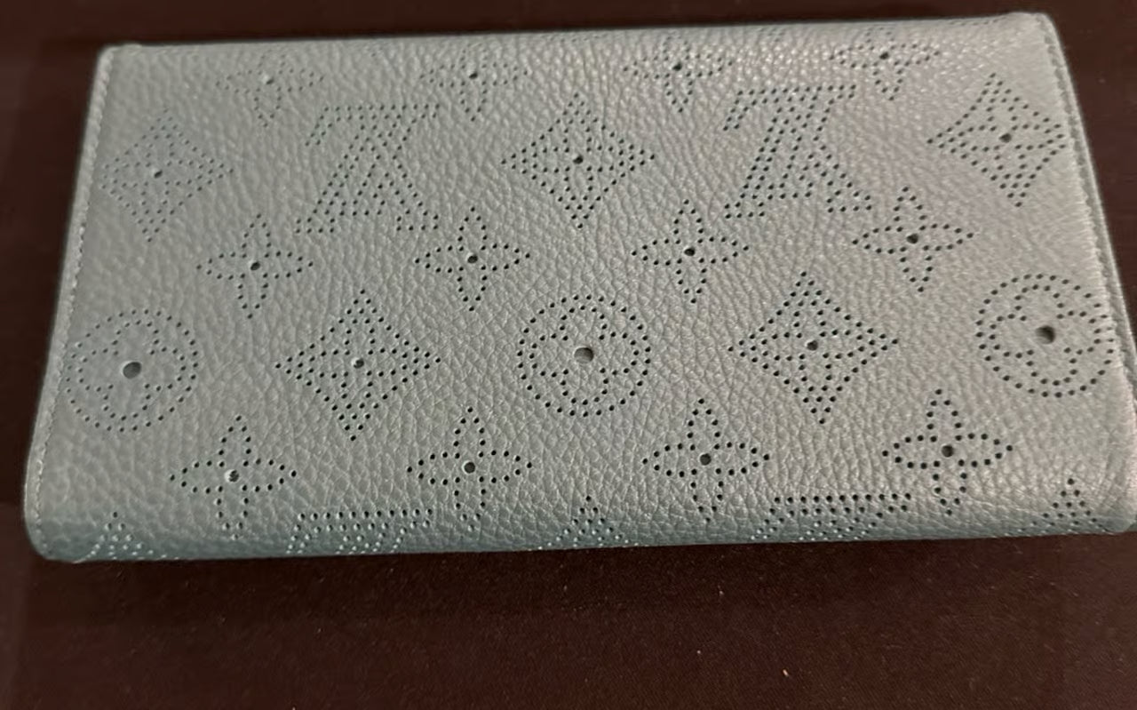 Authentic Louis Vuitton Mahina Amelia Wallet